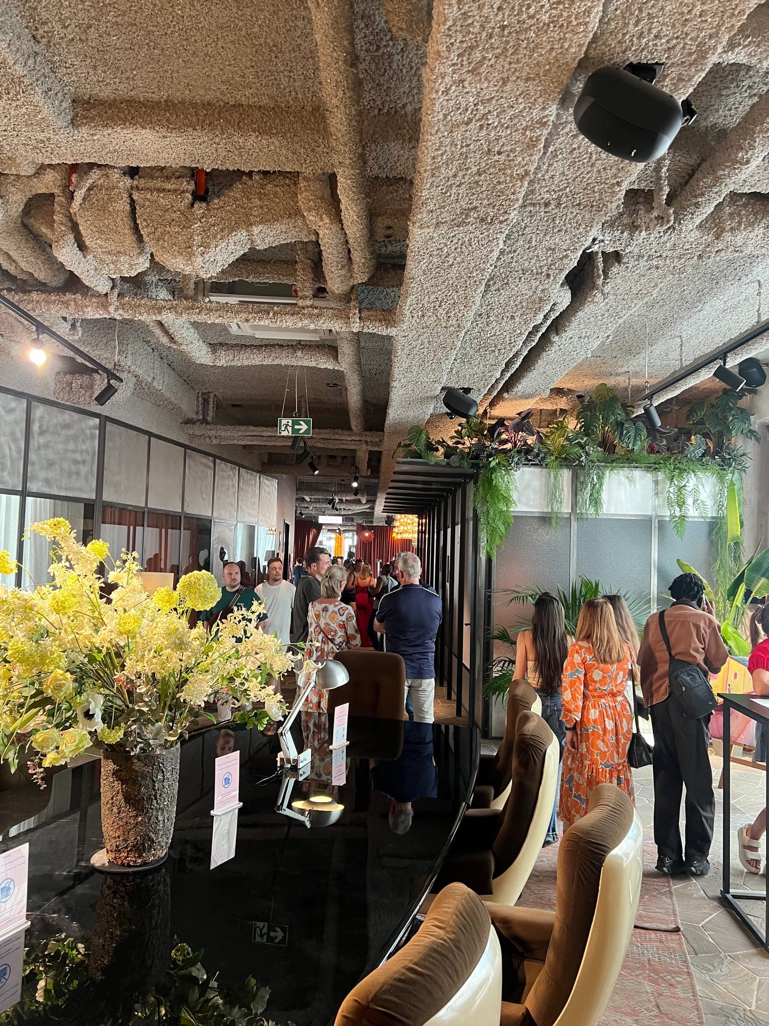 Vernissage au Yust Liège, vue de la salle